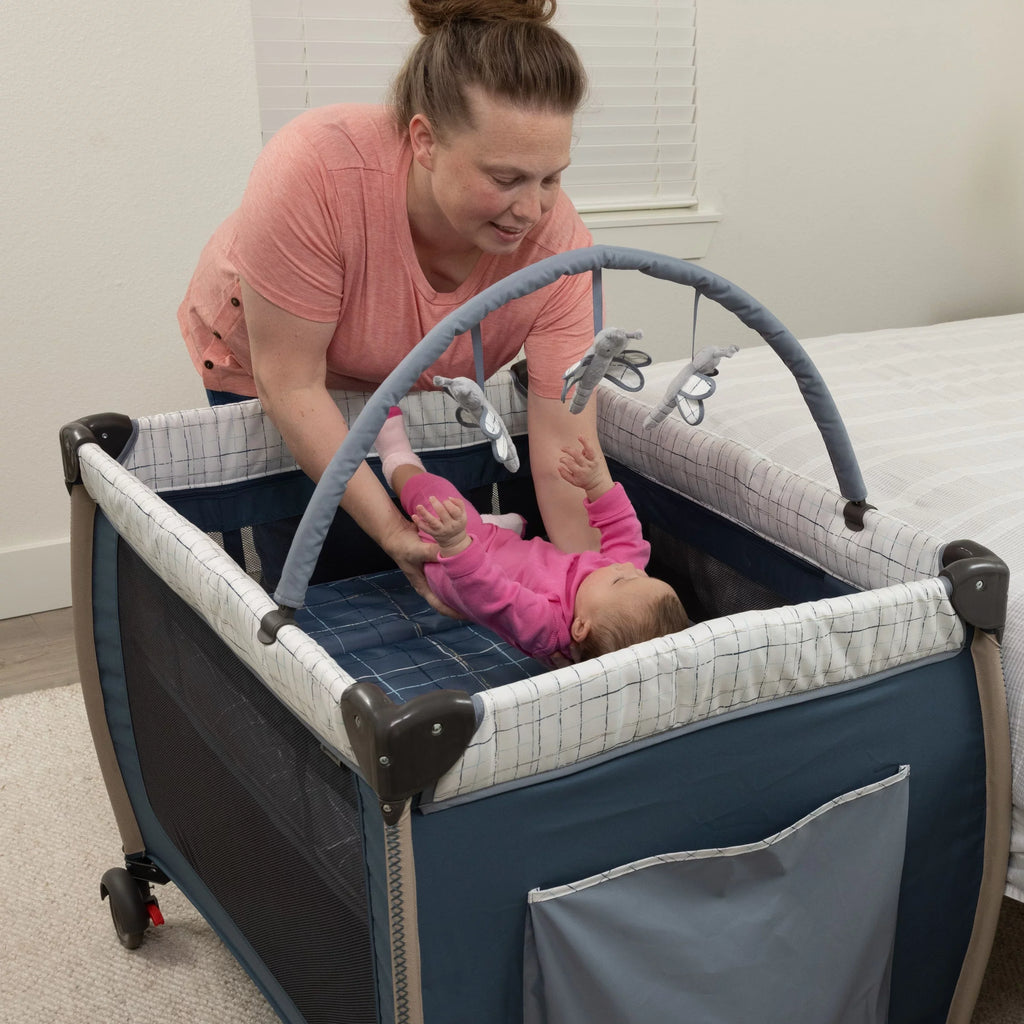 Monbebe Willow Rocking Play Yard with Full Size Bassinet, Plaid